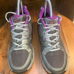 Abeo very nice sneakers.  Inv 5212